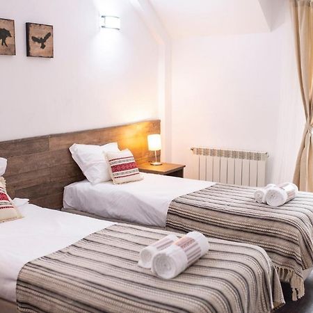 Hotel Floare De Colt Мэнэстиря-Гуморулуй Экстерьер фото