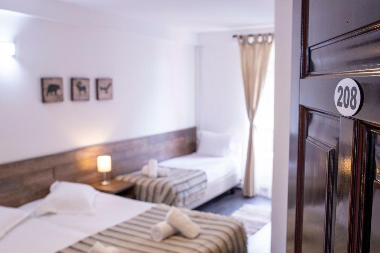 Hotel Floare De Colt Мэнэстиря-Гуморулуй Экстерьер фото